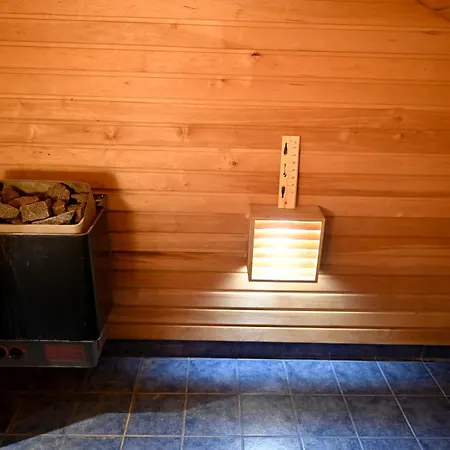 2-story Penthouse With Private Sauna, Seaview Terrace & Two Bathrooms Lägenhet